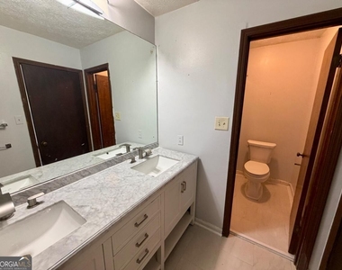 380 Shelton Woods Court - Photo Thumbnail 16
