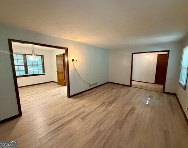 380 Shelton Woods Court - Photo Thumbnail 5
