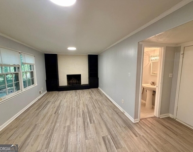 380 Shelton Woods Court - Photo Thumbnail 11
