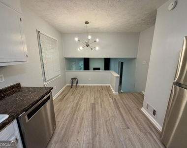 380 Shelton Woods Court - Photo Thumbnail 10