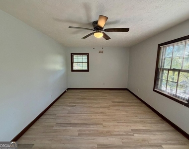 380 Shelton Woods Court - Photo Thumbnail 13
