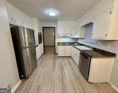 380 Shelton Woods Court - Photo Thumbnail 9