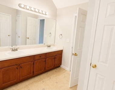 514 Shaggy Hickory Trail - Photo Thumbnail 15