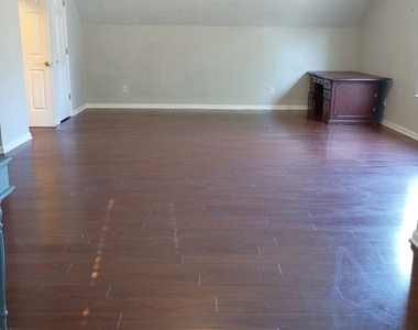 295 Vaness Drive - Photo Thumbnail 18