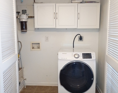 295 Vaness Drive - Photo Thumbnail 7