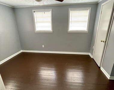 306 E Moore Street - Photo Thumbnail 10