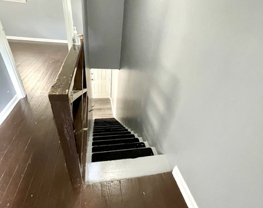 306 E Moore Street - Photo Thumbnail 9