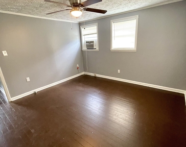 306 E Moore Street - Photo Thumbnail 12
