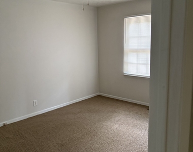 1379 Wills Place - Photo Thumbnail 6