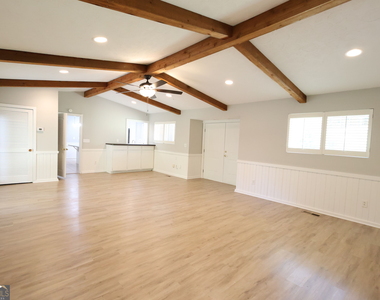 3810 Beya Way - Photo Thumbnail 14