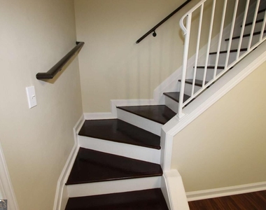 305 Wittenridge Court - Photo Thumbnail 9