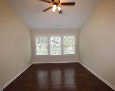 305 Wittenridge Court - Photo Thumbnail 16