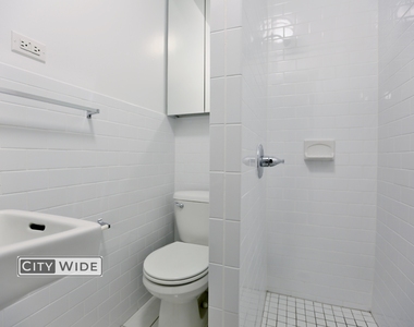 222 East 89th Street - Photo Thumbnail 3