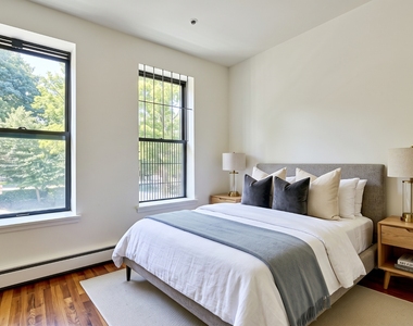246 Manhattan Avenue - Photo Thumbnail 2