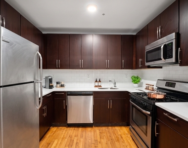 246 Manhattan Avenue - Photo Thumbnail 3