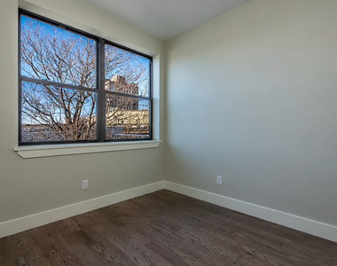 1513 Gates Avenue - Photo Thumbnail 6
