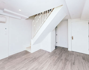 1513 Gates Avenue - Photo Thumbnail 3