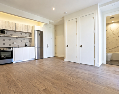 1513 Gates Avenue - Photo Thumbnail 1
