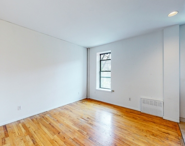324 East 91st Street - Photo Thumbnail 2