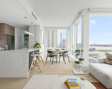 West 38th Street & 11th Ave - Photo Thumbnail 2
