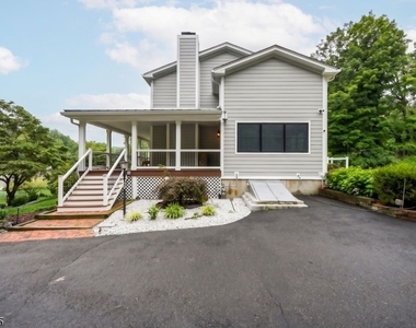 17 Rockaway Valley Rd - Photo Thumbnail 4