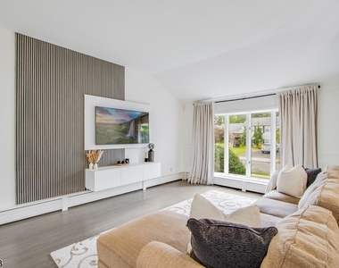 23 Briar Hills Cir - Photo Thumbnail 1