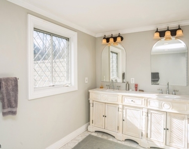 88 W Main St - Photo Thumbnail 18
