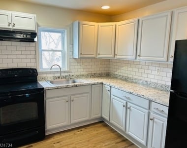250 Spring St - Photo Thumbnail 2