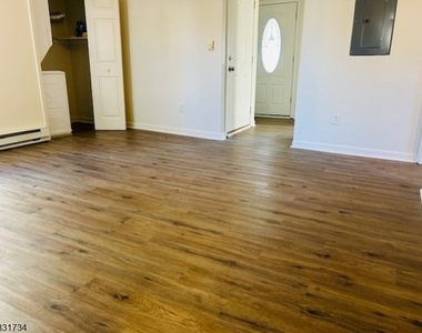 250 Spring St - Photo Thumbnail 3