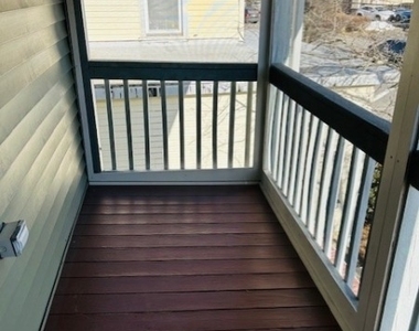 250 Spring St - Photo Thumbnail 11
