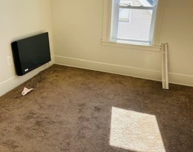 250 Spring St - Photo Thumbnail 9