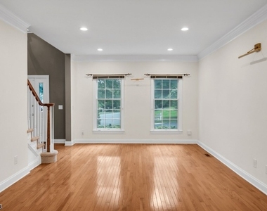 5 Savannah Ct - Photo Thumbnail 5