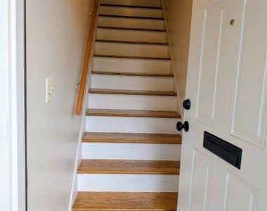 36 Phoenix Ave - Photo Thumbnail 1