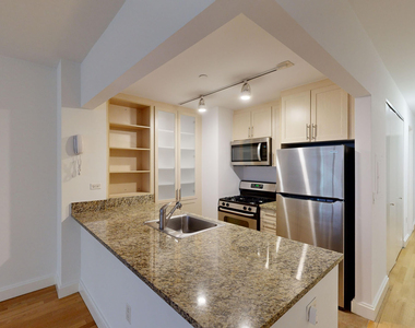 10 Hanover Square - Photo Thumbnail 1