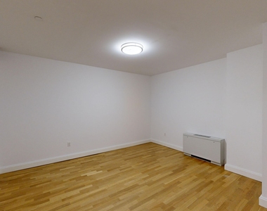 10 Hanover Square - Photo Thumbnail 3
