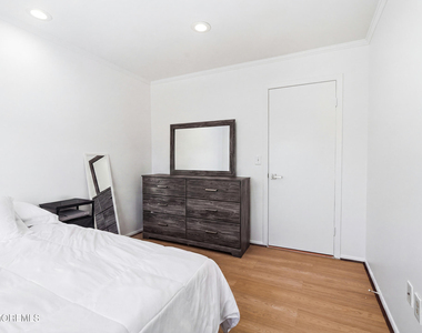 45 Roslyn Court - Photo Thumbnail 16