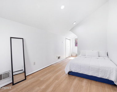 45 Roslyn Court - Photo Thumbnail 20