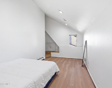 45 Roslyn Court - Photo Thumbnail 21