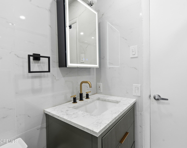 45 Roslyn Court - Photo Thumbnail 14