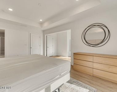 221 Brighton Avenue - Photo Thumbnail 16