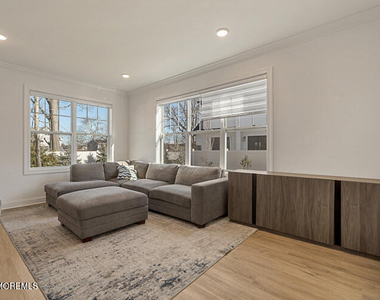 221 Brighton Avenue - Photo Thumbnail 3
