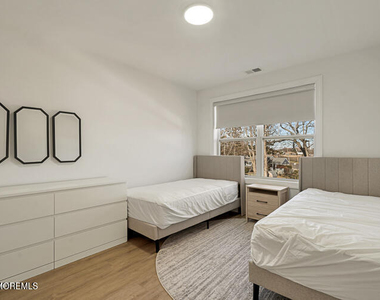 221 Brighton Avenue - Photo Thumbnail 12