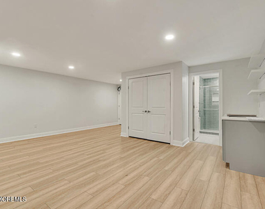 221 Brighton Avenue - Photo Thumbnail 8