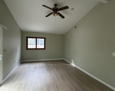 837 Huntington Avenue - Photo Thumbnail 3