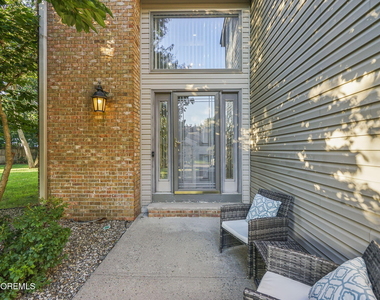 41 White Swan Way - Photo Thumbnail 1