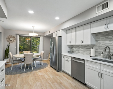 41 White Swan Way - Photo Thumbnail 10