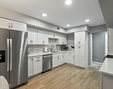 41 White Swan Way - Photo Thumbnail 9