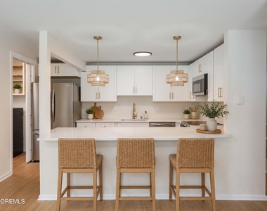 330 Shore Drive - Photo Thumbnail 12