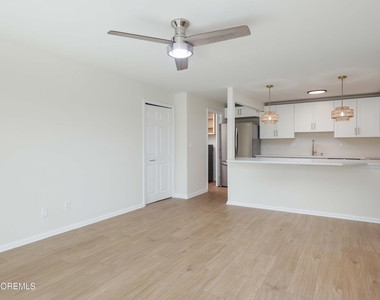 330 Shore Drive - Photo Thumbnail 14