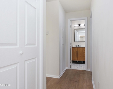 330 Shore Drive - Photo Thumbnail 9
